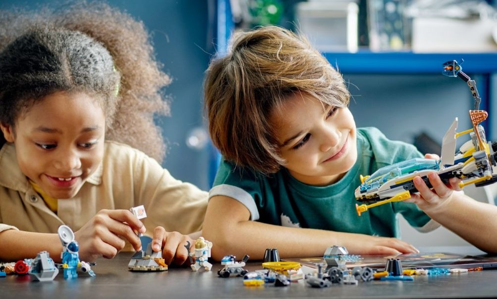 Bước tiến Marketing từ nhà lãnh đạo thế giới đồ chơi LEGO: Vượt qua giới hạn của khối đồ chơi truyền thống