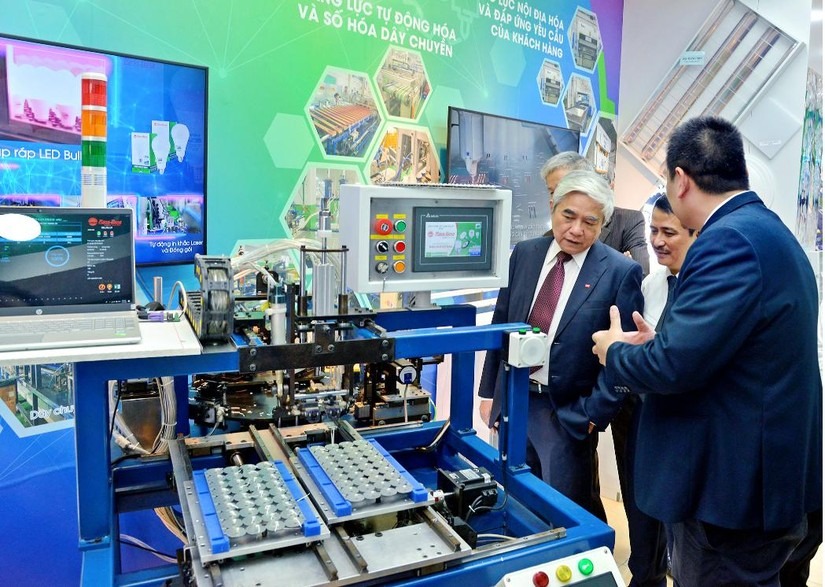 Rạng Đông - Chiến binh 60 năm tuổi đón đại sóng công nghệ 40, vững vàng trên thị trường