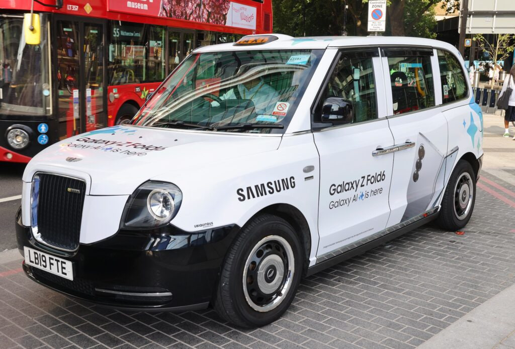 Samsung deploys advertising on taxis