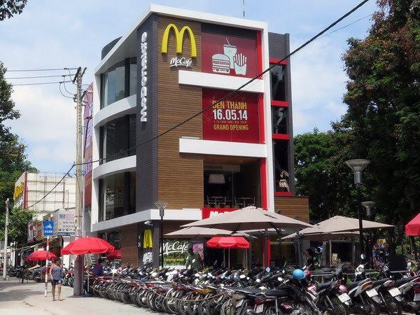 McDonald's Bến Thành khi mới khai trương