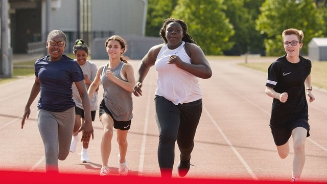 Dove hợp tác cùng Nike tạo chương trình khuyến khích tinh thần thể thao của các cô gái tuổi teen