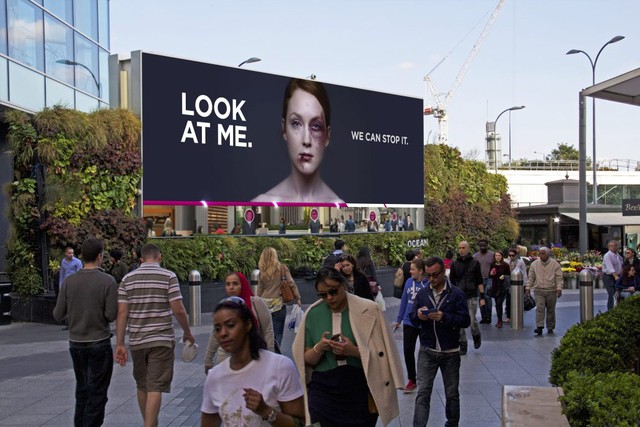 Women Aids - Look At Me - Quảng cáo thay đổi theo mắt người xem