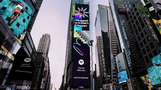 Một DOOH khổng lồ quảng cáo Spotify Wrapped trên Quảng trường Thời đại.