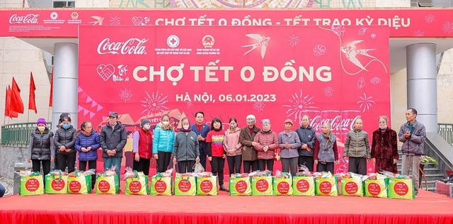 Hội Chữ Thập đỏ Việt Nam phối hợp tổ chức chương trình “Chợ Tết 0 Đồng”.