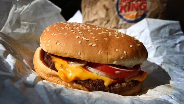 Chiến dịch độc lạ của Burger King Brazil: Đàn ông hói đầu ngay lập tức được tặng hamburger miễn phí - Ảnh 4.