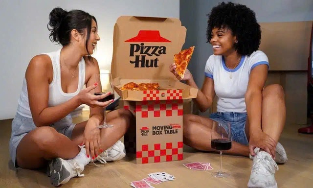 Moving Box Table - ý tưởng bàn ăn di động sáng tạo của Pizza Hut