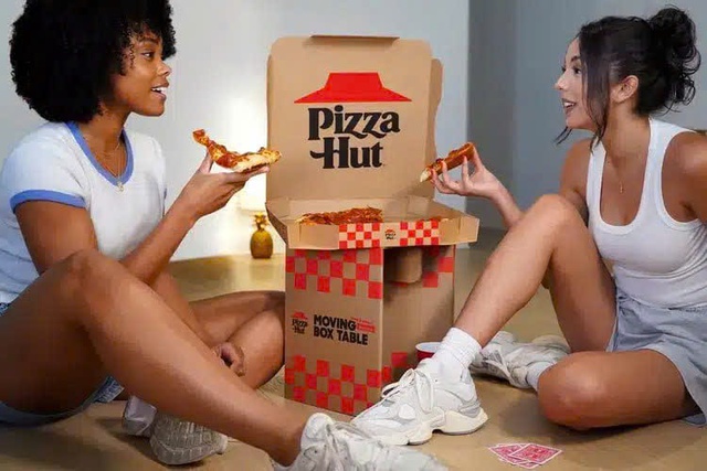 Moving Box Table - ý tưởng bàn ăn di động sáng tạo của Pizza Hut