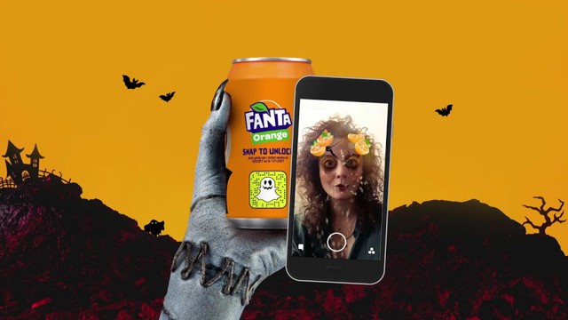 Fanta đã tung ra các sản phẩm đóng lon rất độc đáo theo chủ đề Halloween với mã QR trên chúng (Ảnh: Internet)