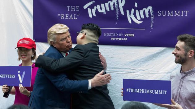 Kinh doanh bắt trend sự kiện cuộc gặp gỡ lịch sử của Donald Trump và Kim Jong-un- Ảnh 3.