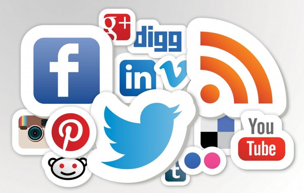 tìm kiếm khách hàng thông qua các trang mạng xã hội