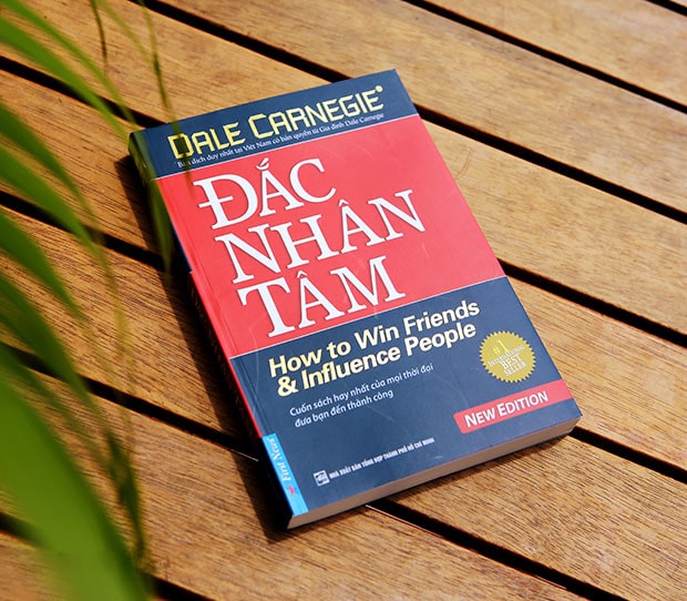 Sách hay về kinh doanh: Đắc nhân tâm – Dale Carnegie