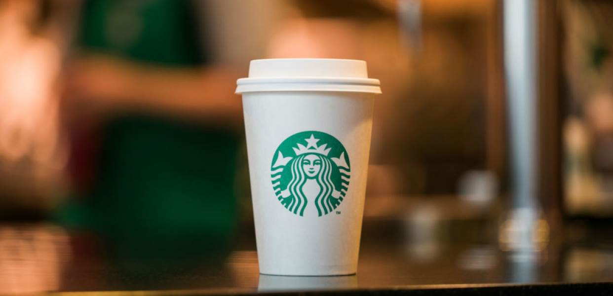 Câu chuyện thương hiệu của Starbucks đã dạy nước Mỹ cách uống cà phê như thế nào?- Ảnh 1.
