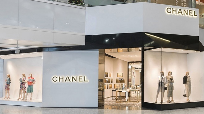 Chanel luôn nằm trong top những thương hiệu thời trang nổi tiếng cho giới trẻ đến từ kinh đô thời trang Paris