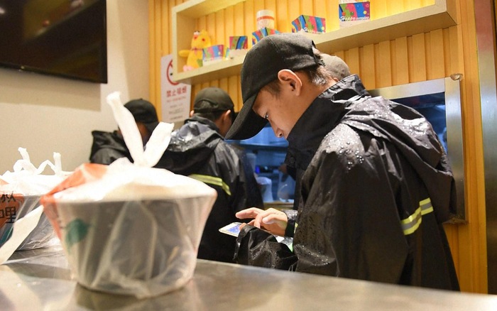 Dịch vụ giao đồ ăn làm gia tăng lượng rác thải nhựa