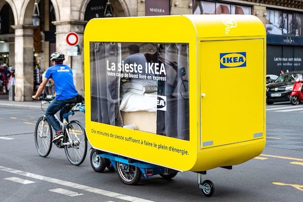 Ý tưởng độc lạ của IKEA: Biệt đội xe "bảo vệ giấc ngủ" cho mọi người- Ảnh 1.