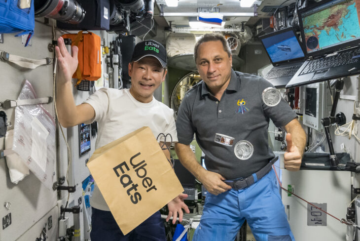 Chuyến giao hàng đầu tiên của Uber Eats tới các phi hành gia trên Trạm Vũ trụ Quốc tế được thực hiện bởi tỷ phú Nhật Bản, Yusaku Maezawa