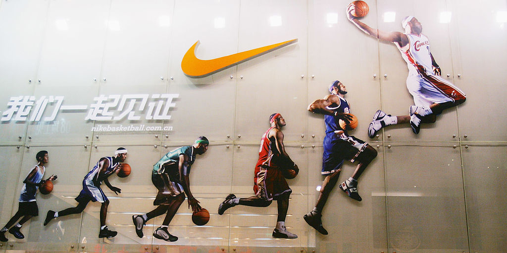 Năm 2021, Nike vướng vào ồn ào liên quan đến sự kiện Bông Tân Cương và gặp phải làn sóng tấy chay tại Trung Quốc