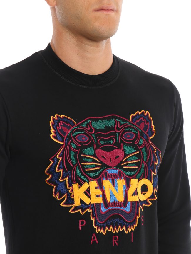 Những chiếc áo in hinh chú Hổ đã trở thành một sản phẩm "must-have" của những ai yêu thích KENZO