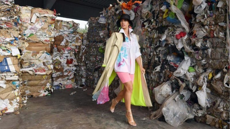 Những núi rác khổng lồ là hệ quả của việc các sản phẩm thời trang nhanh thường có vòng đời ngắn