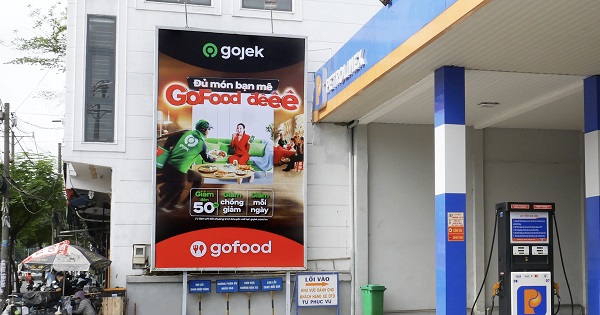 Biển quảng cáo đặc biệt của Gojek được đặt tại 8 địa điểm lớn ở TP. HCM và Hà Nội