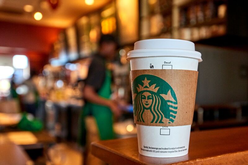 Starbucks đã vượt ra ngoài tầm ảnh hưởng của một thương hiệu cà phê mà đã thành một nét văn hóa dễ gợi nhớ