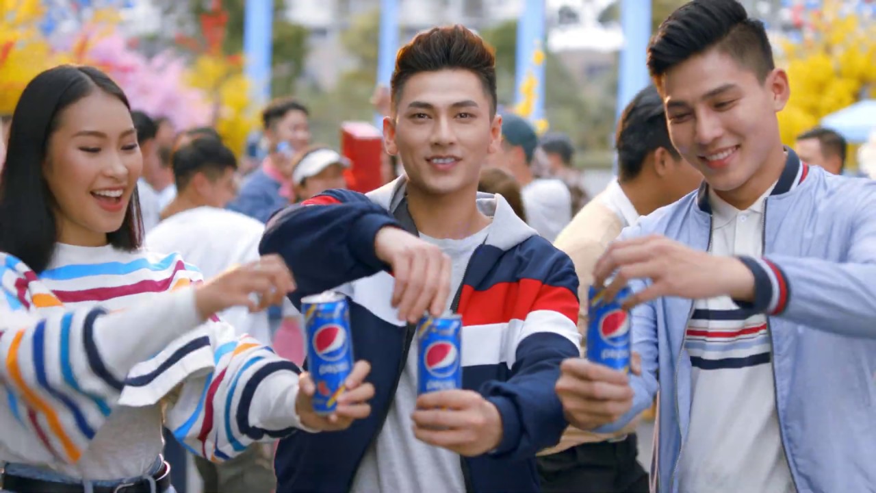 Quảng cáo của Pepsi thường nói rằng dùng Pepsi khi ăn uống cùng bạn bè sẽ có cảm giác ngon miệng hơn.