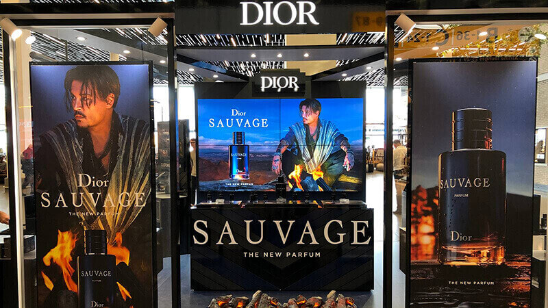 Mẫu quảng cáo từ sản phẩm hợp tác giữa diễn viên nổi tiếng Johnny Depp và dòng nước hoa Sauvage của Dior.