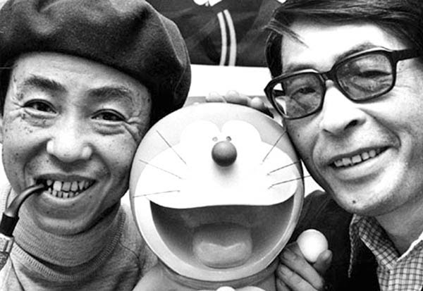 Hiroshi Fujimoto (trái) và Motoo Abiko (phải) sáng tác Doraemon dưới bút danh Fujiko Fujio