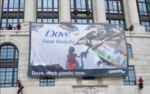 GreenPeace vén màn những góc khuất đằng sau “Real Beauty” biểu tượng của Dove