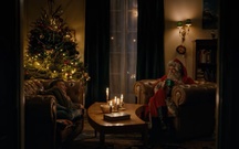 Quảng cáo Giáng sinh “bá đạo”: Khi Ông già Noel có... bạn trai
